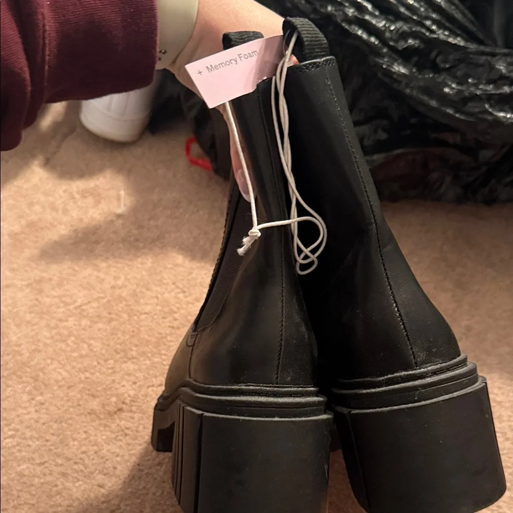 Wild Fable Black Chunky Chelsea Boots - Picture 2 of 4